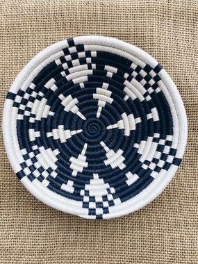 Azizi Life Woven Grass Kaleidoscope Bowl